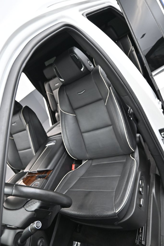 Used 2024 Cadillac Escalade Premium Luxury w/ Performance Package AWD/4WD image 17