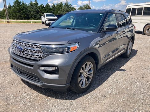 Used 2021 Ford Explorer Limited w/ Equipment Group 301A RWD image 2