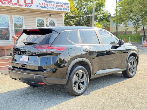Used 2024 Nissan Rogue SV AWD/4WD image 4