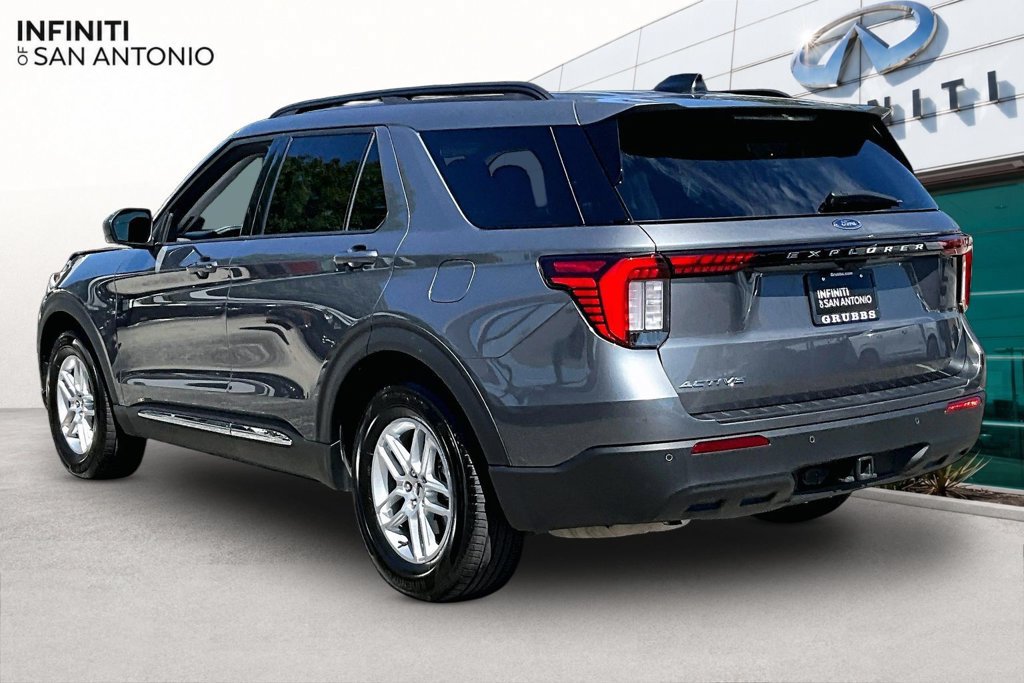 Used 2025 Ford Explorer Active RWD image 13