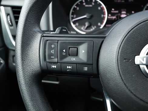 Used 2024 Nissan Rogue S AWD/4WD image 13