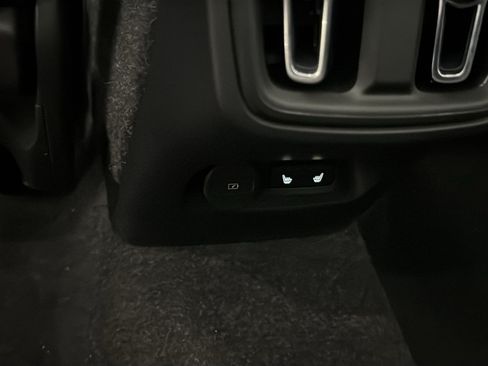 Used 2025 Volvo XC40 B5 Core AWD/4WD image 28