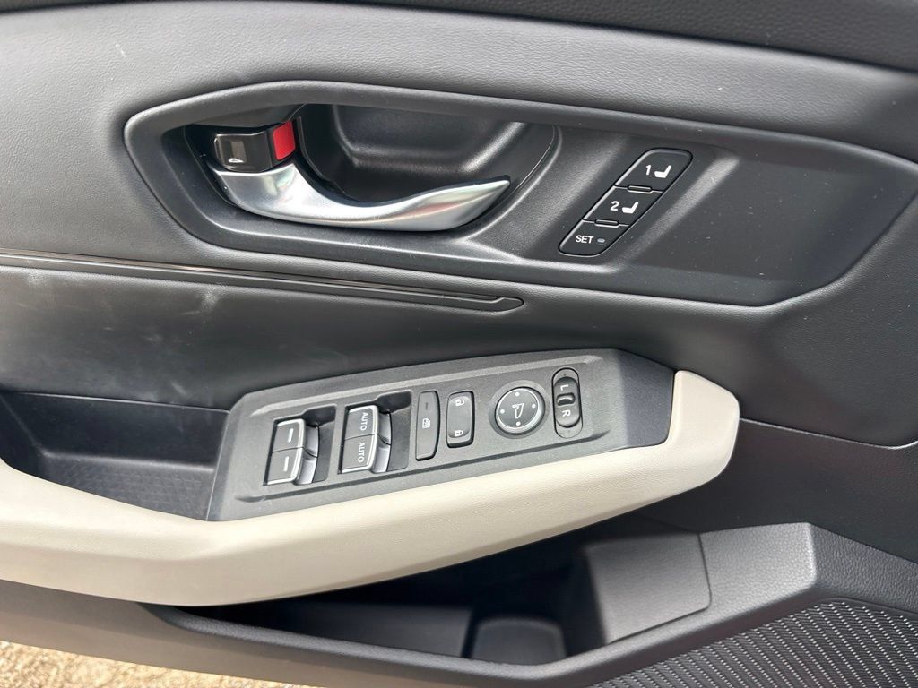 Used 2025 Honda Accord EX-L image 16