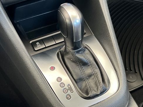 Used 2013 Volkswagen Golf 4-Door FWD image 22