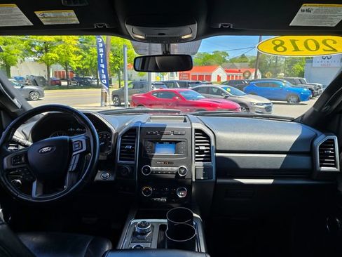 Used 2018 Ford Expedition XLT AWD/4WD image 3