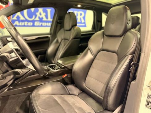 Used 2018 Porsche Cayenne Platinum Edition AWD/4WD image 17
