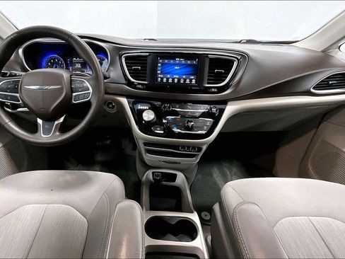Used 2021 Chrysler Voyager LX FWD image 18