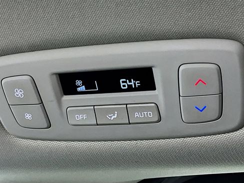 Used 2024 Kia Carnival EX FWD image 32