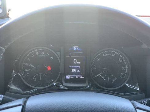 Used 2022 Toyota Tacoma TRD Off-Road w/ Technology Package AWD/4WD image 9