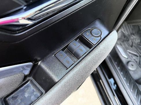 Used 2024 Chevrolet Colorado ZR2 w/ Technology Package image 10