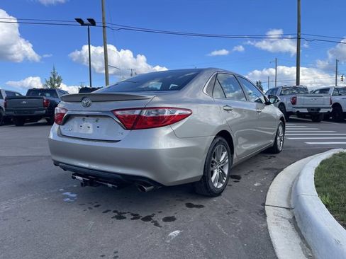 Used 2016 Toyota Camry SE FWD image 5