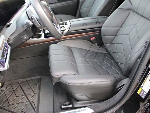 Used 2024 BMW i7 xDrive60 image 22