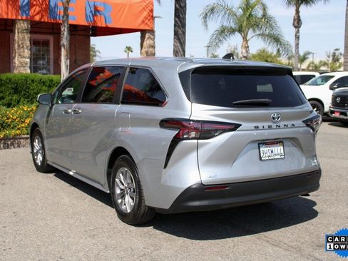 Used 2023 Toyota Sienna XLE AWD/4WD image 7