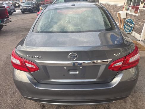 Used 2017 Nissan Altima 2.5 SV image 9