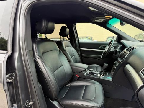 Used 2016 Ford Explorer XLT w/ Equipment Group 202A AWD/4WD image 22