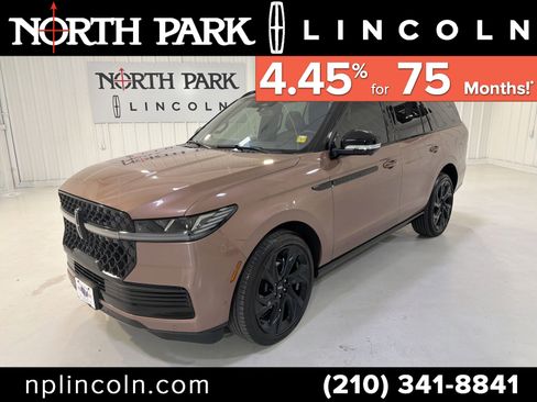 Used 2025 Lincoln Navigator Black Label image 1