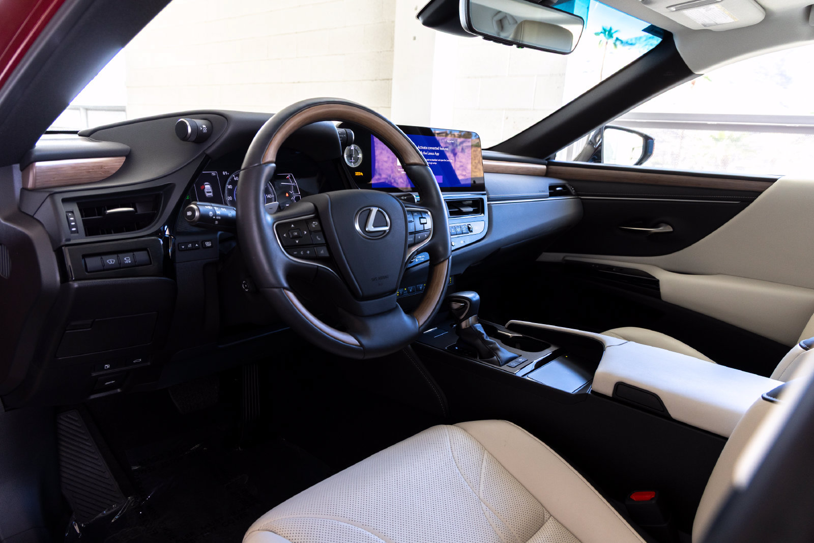 Used 2024 Lexus ES 300h w/ Technology Package FWD image 15