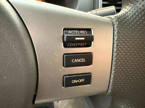 Used 2018 Nissan Frontier SV image 18