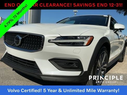 Certified 2025 Volvo V60 B5 Cross Country Plus image 13