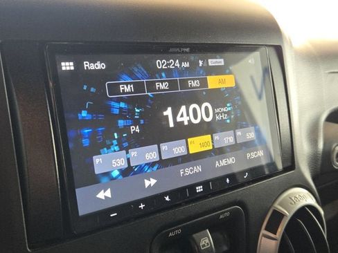 Used 2012 Jeep Wrangler Unlimited Sahara image 20