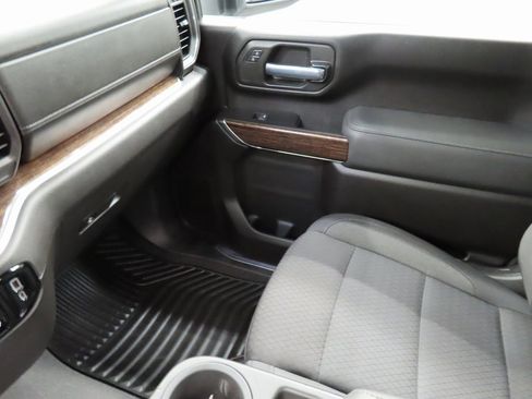 Used 2025 GMC Sierra 2500 SLE image 19