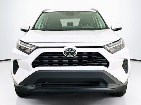 Used 2025 Toyota RAV4 XLE image 2