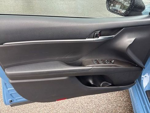 Used 2023 Toyota Camry SE image 18