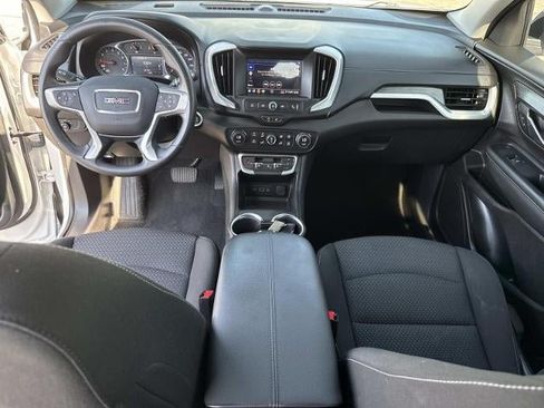 Used 2024 GMC Terrain SLE w/ Driver Convenience Package FWD image 16