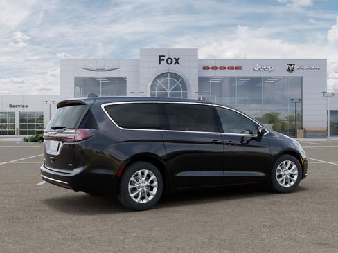 New 2026 Chrysler Pacifica Select AWD/4WD image 4