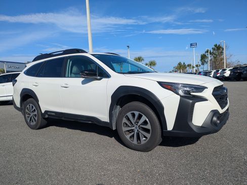 Used 2023 Subaru Outback Premium image 2