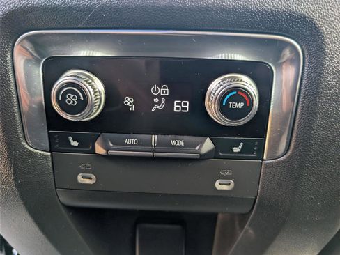 Used 2023 GMC Yukon AT4 w/ Technology Package image 32