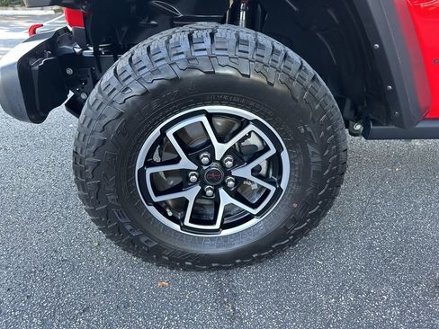 Used 2024 Jeep Gladiator Rubicon w/ Technology Group image 29