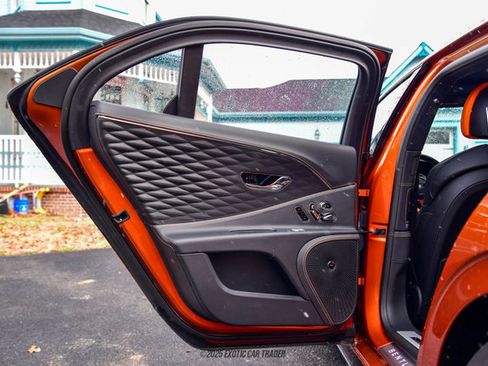 Used 2024 Bentley Flying Spur W12 image 22