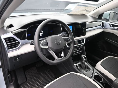 New 2025 Volkswagen Taos SE image 19