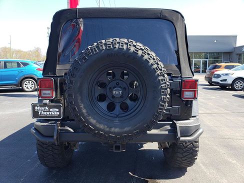 Used 2013 Jeep Wrangler Unlimited Sahara image 6