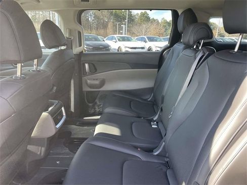 New 2026 Kia Carnival EX image 25