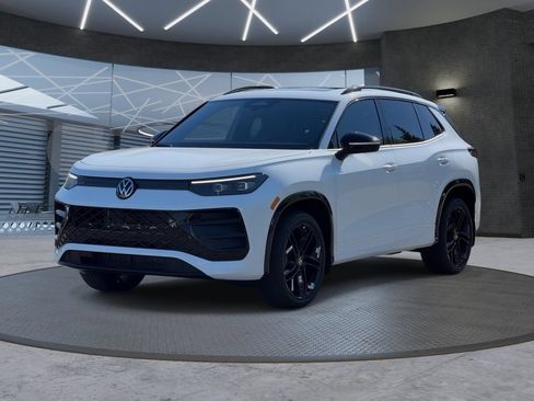 New 2026 Volkswagen Tiguan SE R-Line AWD/4WD image 2