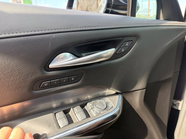 Used 2025 Cadillac XT4 Premium Luxury FWD image 9