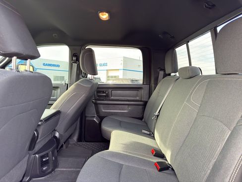 Used 2024 RAM 2500 Tradesman w/ Chrome Appearance Group image 33