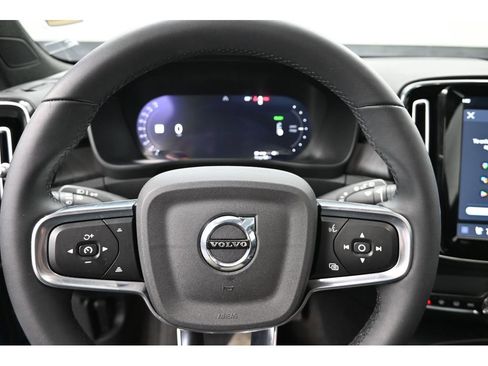 Used 2023 Volvo XC40 Recharge Ultimate AWD/4WD image 11