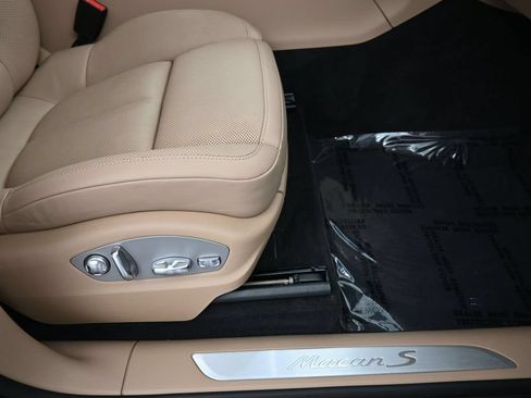 Certified 2020 Porsche Macan S AWD/4WD image 31