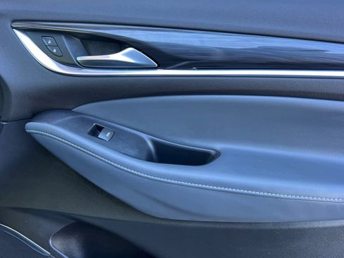 Used 2022 Buick Enclave Essence image 20