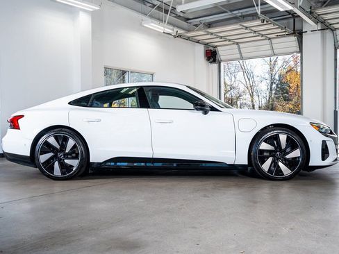 Used 2024 Audi e-tron GT Prestige image 5