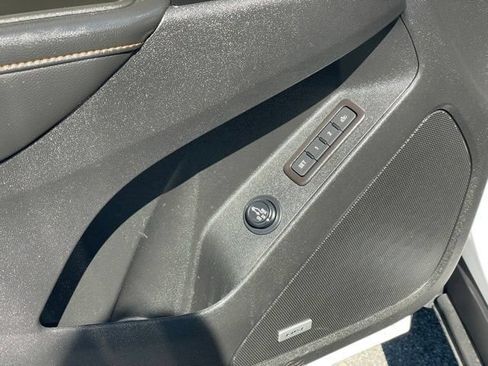 Used 2023 Chevrolet Equinox Premier AWD/4WD image 14