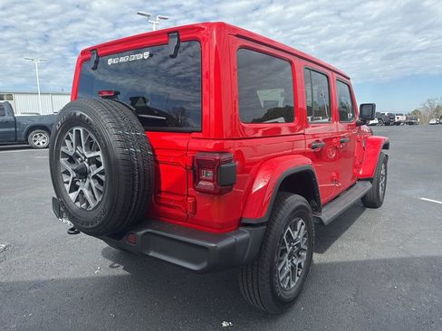 Used 2025 Jeep Wrangler Sahara AWD/4WD image 5