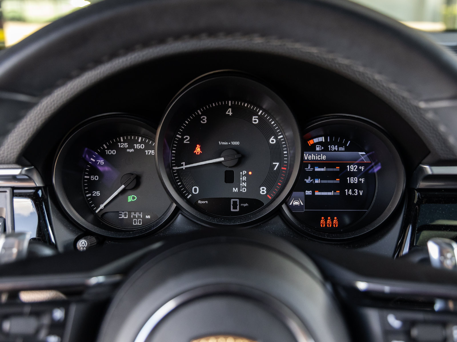 Certified 2024 Porsche Macan AWD/4WD image 30