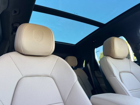 Certified 2026 Porsche Cayenne GTS AWD/4WD image 18