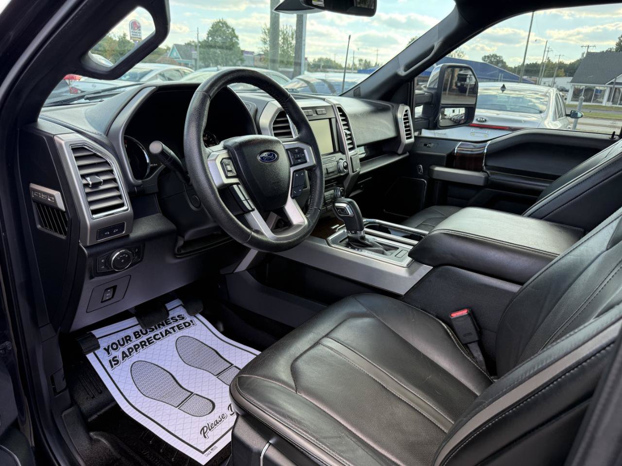 Used 2015 Ford F150 Platinum w/ Equipment Group 701A Luxury AWD/4WD image 7