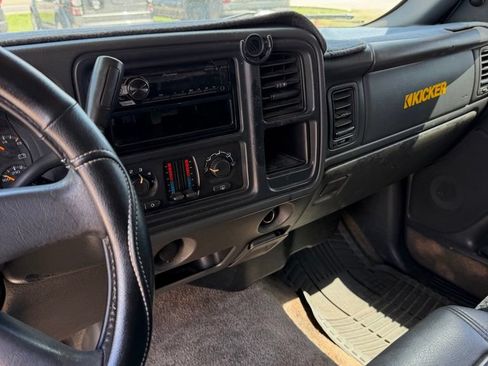 Used 2003 Chevrolet Avalanche 2WD image 13