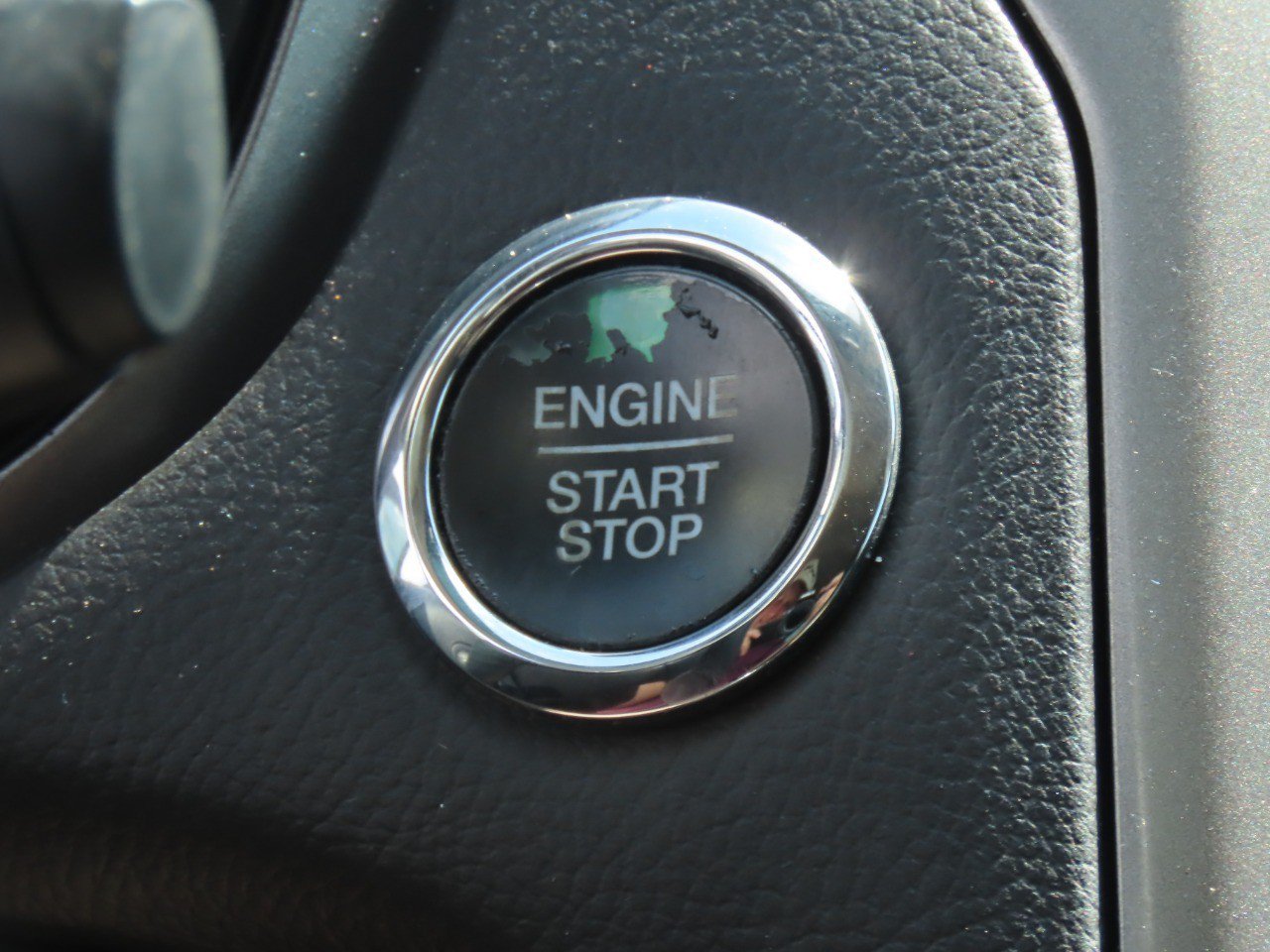 Used 2020 Ford Fusion SE FWD image 28